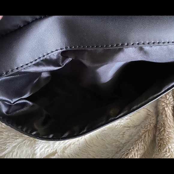 JOY & IMAN BLACK CLUTCH - Picture 8 of 9